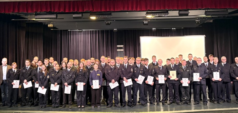Beförderungen bei der Dienstversammlung der Feuerwehr der Verbandsgemeinde Rennerod Wandern Wäller Tour Hohe Hahnscheid Ausblick Hessenblick