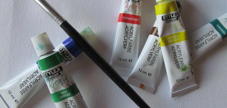 Malfarben mit Pinsel